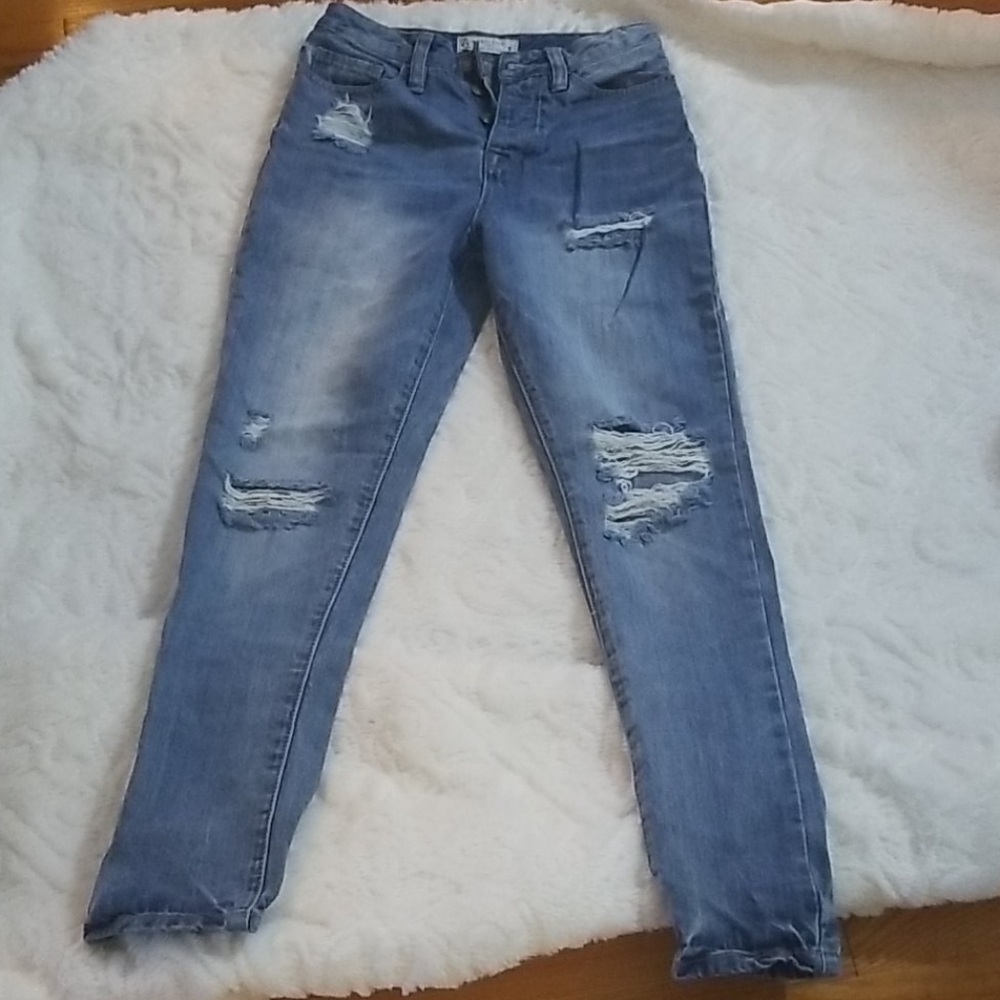 Ripped fashion jeans